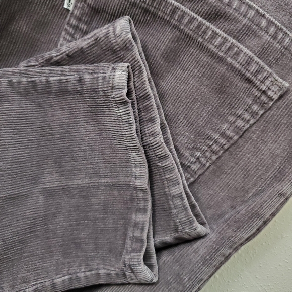 Vintage Levi's 922 Corduroy Purple Relaxed Fit Tapered Leg - Picture 4 of 5